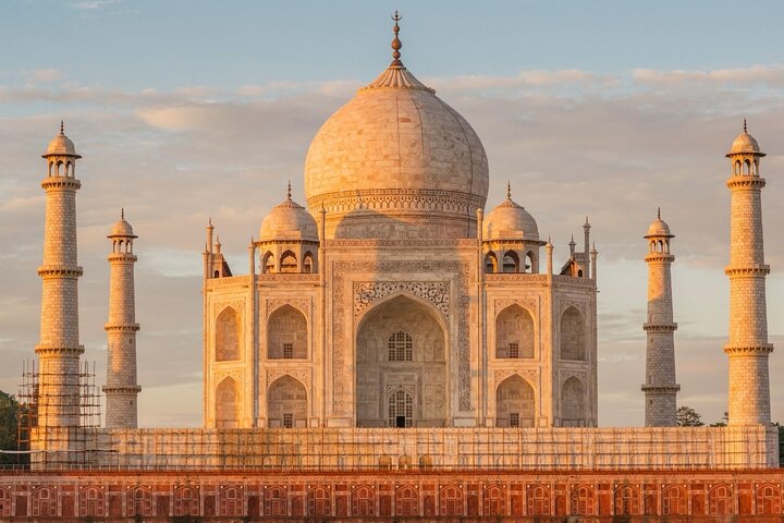 Taj Mahal Sunrise Half Day Tour from Agra