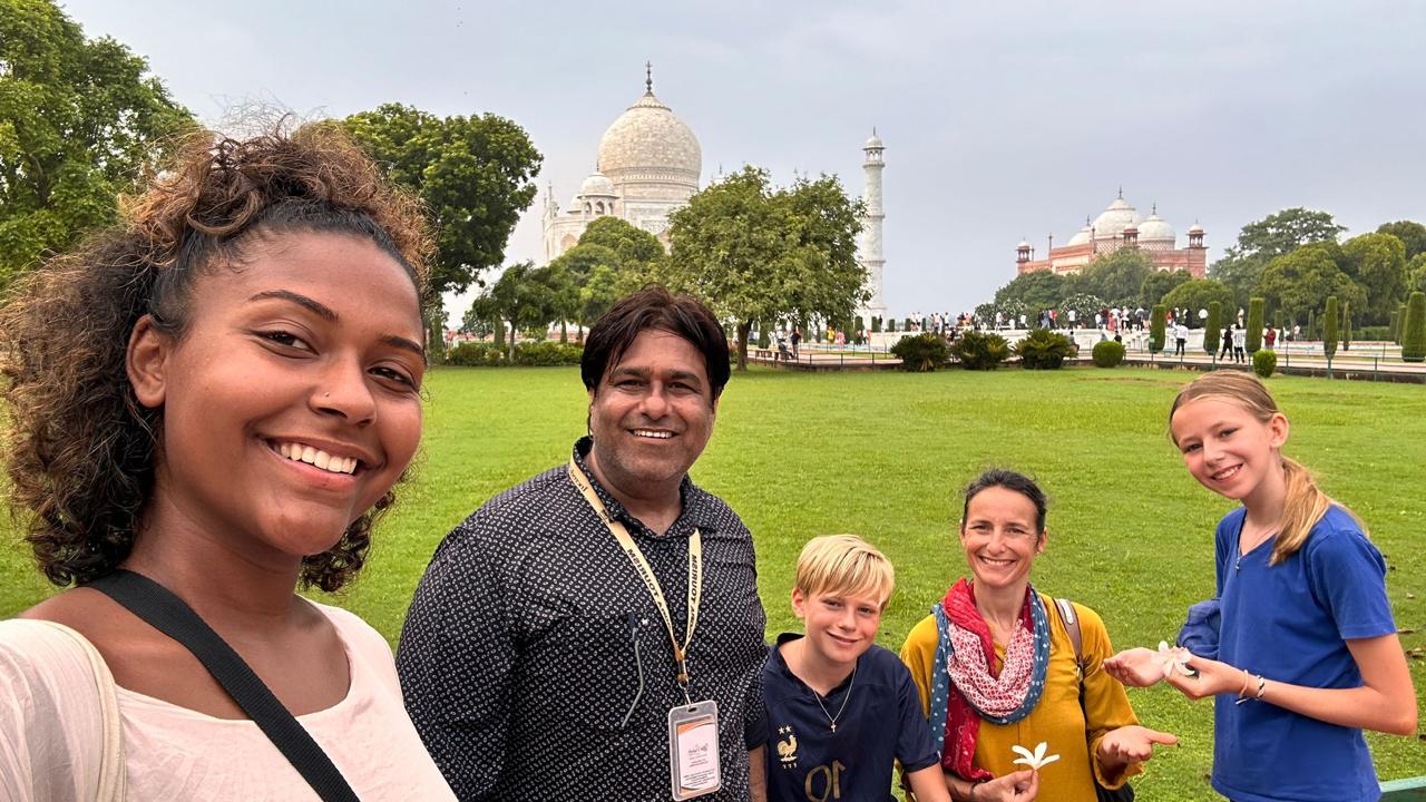 Private French Speaking Tour Guide for Taj Mahal & Agra