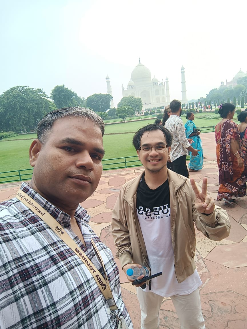Private French Speaking Tour Guide for Taj Mahal & Agra